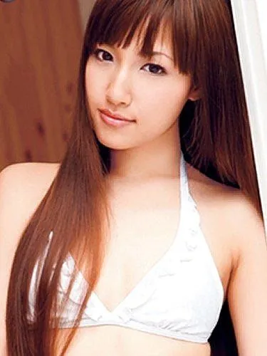 Laura Aoyama