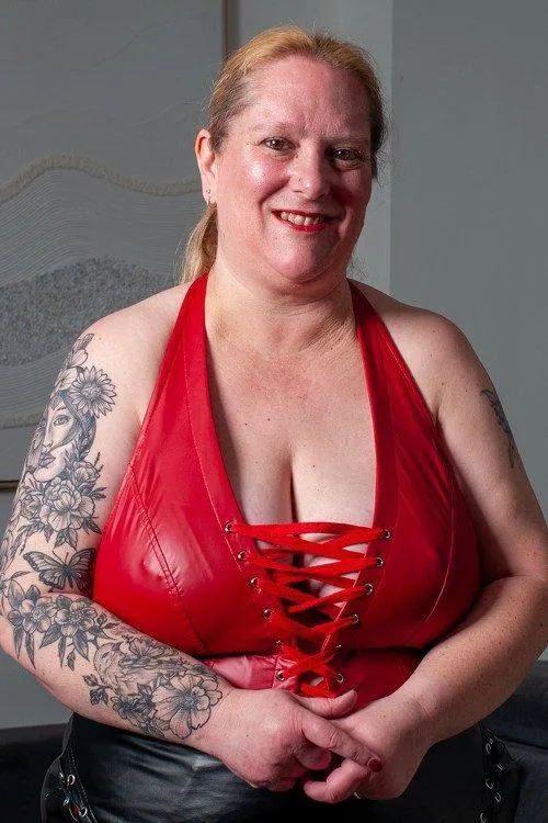 Busty Temptation Eu
