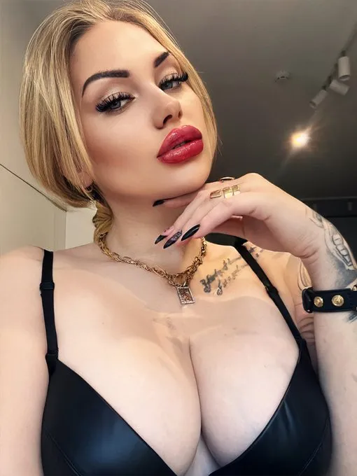 Goddess Misha Goldy