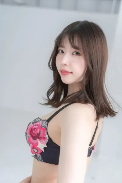 Maina Ayase