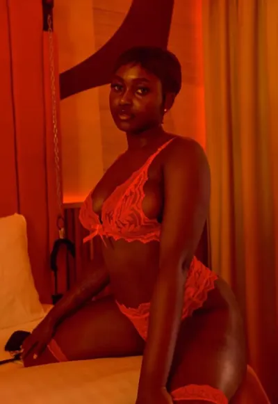 Ebony Makena
