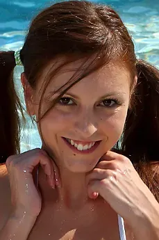 Silvia James