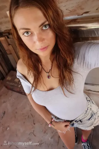 Victoria R
