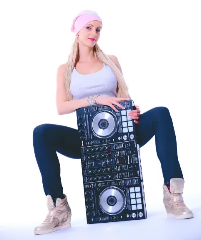 Anike Ekina