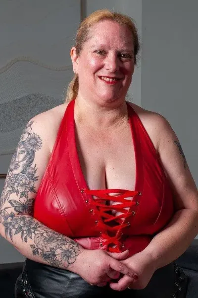 Busty Temptation Eu