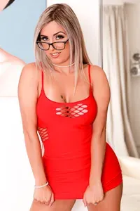Mia Linz