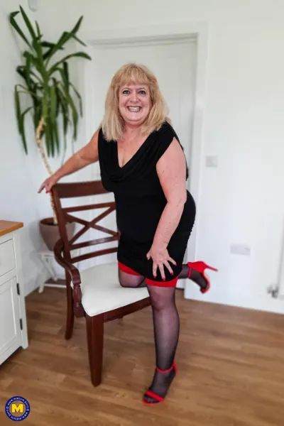 Nicola Hotwife