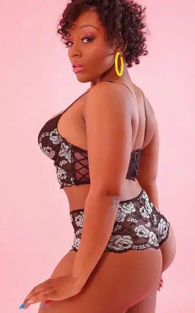 Mimi Curvaceous